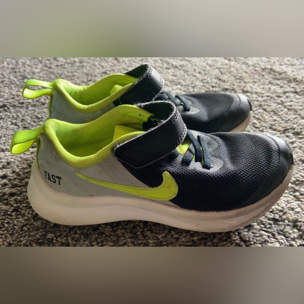 Boys Nike Tennis Shoes, Size 11C, Black Neon Yellow